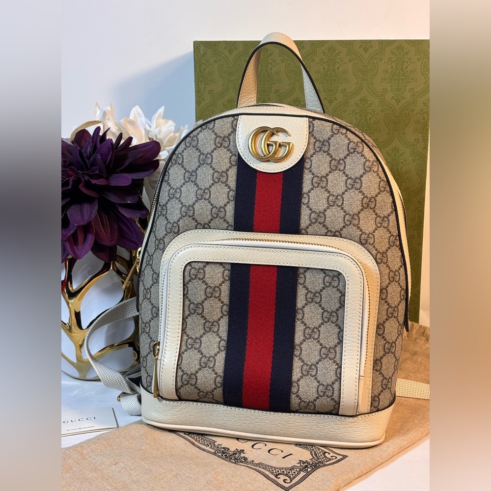 Gorgeous Gucci Supreme White Backpack